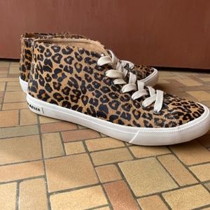 Seavees Leopard Sneakers 9.5 women
